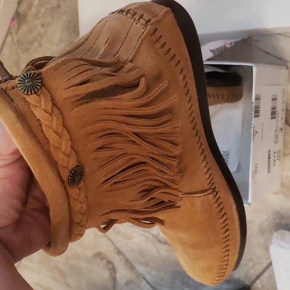 Minnetonka Hi Top Back Zip Boot Taupe - Picture 2 of 5